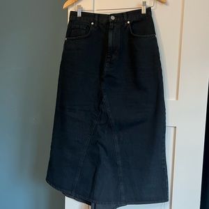 Zara dark grey A-line denim midi skirt with flared back hem Size 6